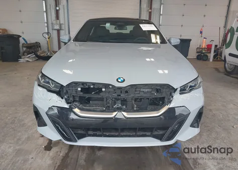 2026 BMW 530I xDrive z USA, uszkodzony, nr VIN WBA53FJ05TCW46228